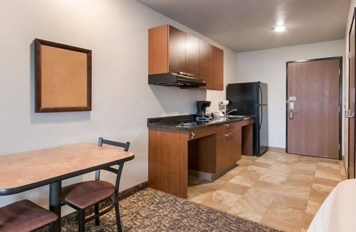 Grant Creek Hotel | Comfortable Dog-Friendly Stay in Missoula | Room + Kitchenette