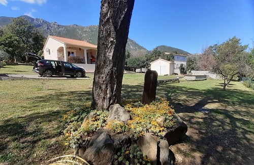 Santa-Maria-Poggio Villa | Comfortable detached house close to the beach with quiet garden