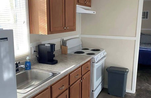 St. Johns House | Comfortable one bed one bath home with starlink.
