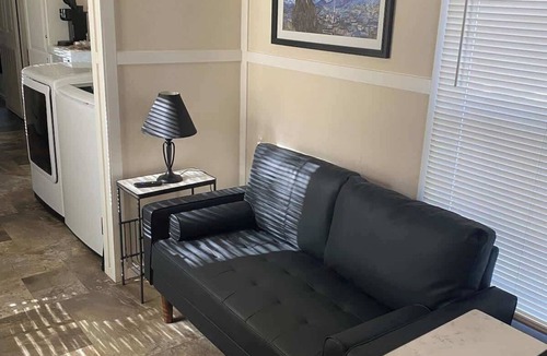 St. Johns House | Comfortable one bed one bath home with starlink.