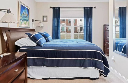 Roseland House | Comfortable Townhouse - Short Stroll to Notre Dame