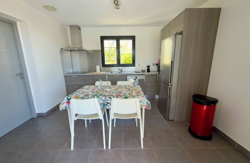 Aleria Villa | Comfortable villa with heated pool and spa between sea and mountains
