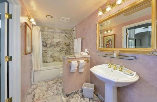 Santa Rosa Hotel | Comfortable Yet Adventurous Junior Suite Near Trails, Tasting Rooms + Local Eats