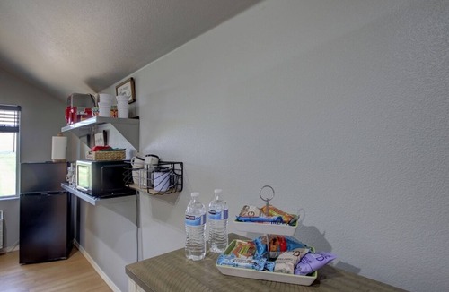 Meridian Apartment | Comfy apartment on acreage, sleeps 2