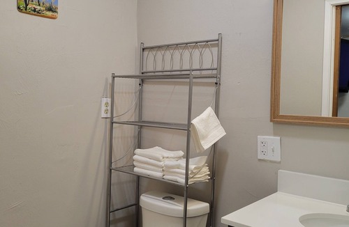 Rosemont West House | Comfy Central Studio Guesthouse