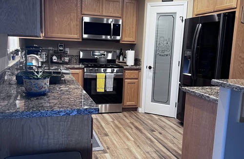 Apple Valley House | Comfy Home/Travel Nurse/Work/Long Stays/Vacation Stays.