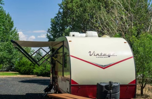 Show Low House | Comfy Vintage 1-bedroom RV by national forest