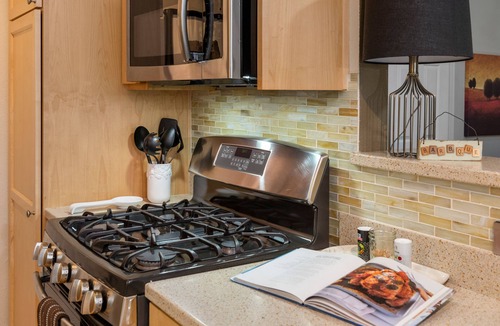 Cazadero Cabin | Complimentary Wine, Spa, Creekside Private Deck, Dog Friendly!