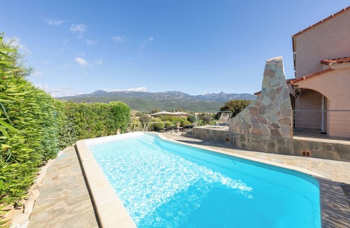 Figari Villa | conditioned 130m2 villa with heated pool panoramic view of mountains