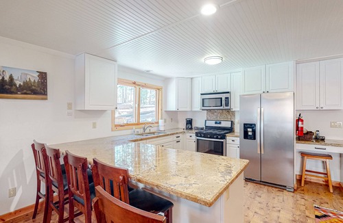 Yosemite National Park House | Condo on the Yosemite boundary with central AC & EV charger