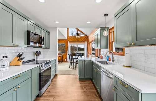 Laclede House | Conrad Vista | Fully Remodeled Waterfront Retreat