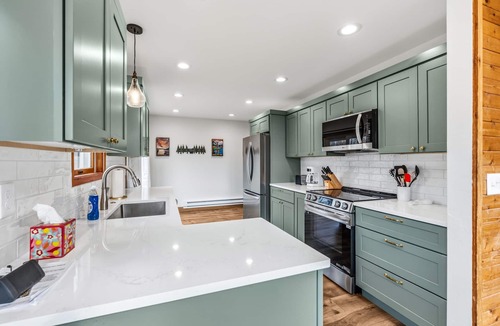 Laclede House | Conrad Vista | Fully Remodeled Waterfront Retreat