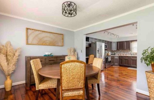 Greensboro House | Contemporary & Cheerful Great choice for families sleeps 6