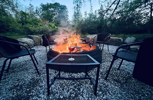South Kingstown House | Contemporary cottage minutes from the heart of town!