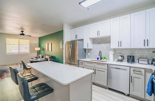Glendale Sports and Entertainment District Apartment | Contemporary Condo at Westgate | Pool, Gym & W/D