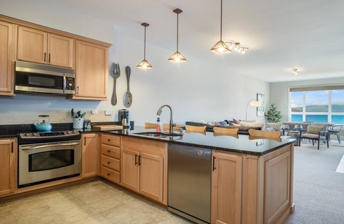 Sandpoint Condo | Contemporary Design w/Balcony-Seasons at Sandpoint