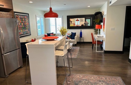 Napa Apartment | Contemporary Flat w/Gentleman's Vineyard -1 Block to Downtown Napa! Non-Hosted