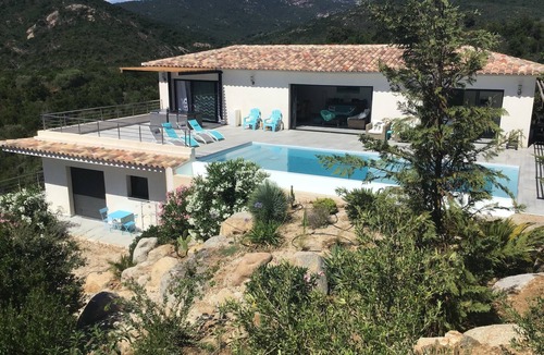 Conca House | Contemporary house, Swimming pool, 800m from the beach, secure residence, South Corsica