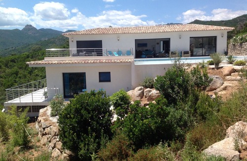 Conca House | Contemporary house, Swimming pool, 800m from the beach, secure residence, South Corsica