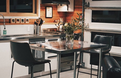 North End House | Contemporary Log Guesthouse with Sauna: Historic North End - Perfect for Couples