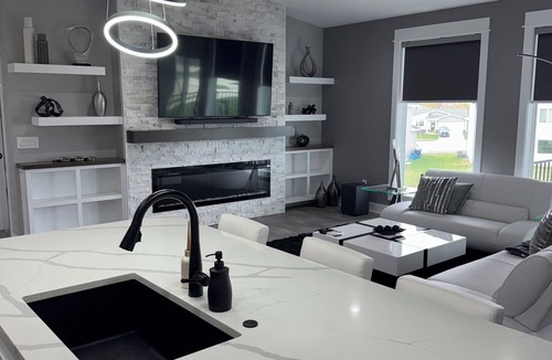 Grimes House | Contemporary & spacious 5-bedroom home with pool table & foosball in Urbandale!