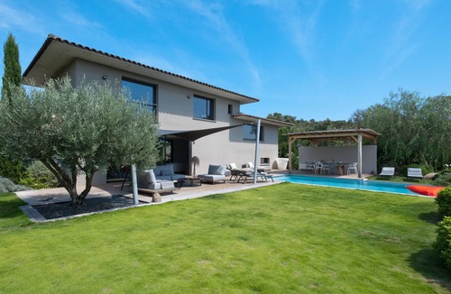 Lecci Villa | Contemporary villa, 4 bedrooms, 8 people, swimming pool near St Cyprien