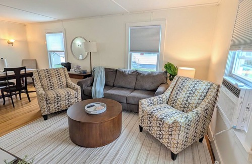 Auburn House | Contractor retreat, fast wifi and parking
