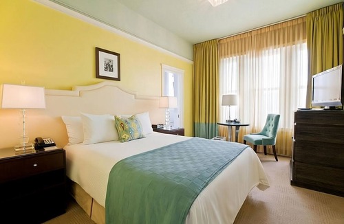 Goose Hollow Hotel | Convenient Stay, Superb Location near Providence Park! Two Suites, Pets Allowed!