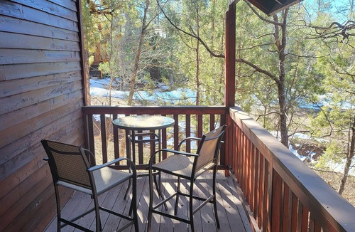 Pinetop-Lakeside Cabin | Cool Mountain Escape, Spacious Pinetop Cabin+Decks