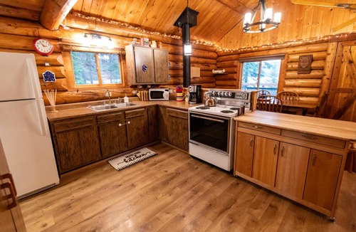 Kalispell House | Corkys Cabin-Lake Front
