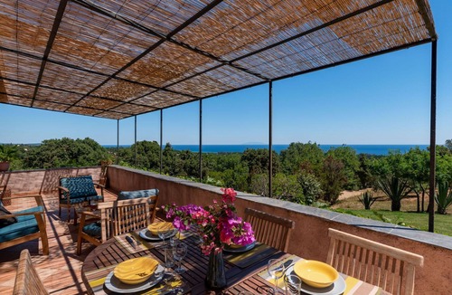 Cervione Apartment | Cosy apartment for 6 people with A/C, WIFI, TV, patio, pets allowed and panoramic view