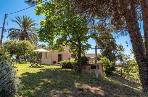 Cervione Apartment | Cosy apartment for 6 people with A/C, WIFI, TV, patio, pets allowed and panoramic view