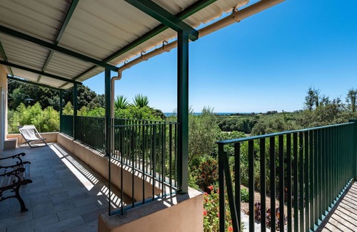 Cervione Apartment | Cosy apartment for 6 people with A/C, WIFI, TV, patio, pets allowed and panoramic view