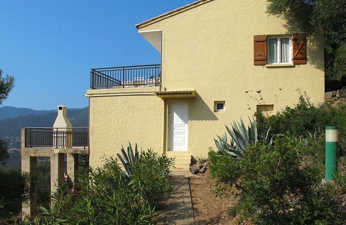 Partinello Apartment | Cosy apartment for 4 people with WIFI, A/C, TV, patio, pets allowed and panoramic view