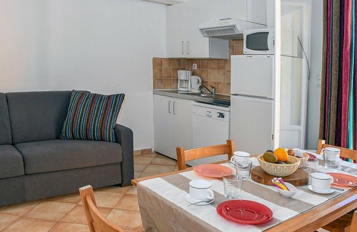 Pineto House | Cosy apartment in villa for 6 guests with pool, WIFI, A/C, TV, terrace and pets allowed