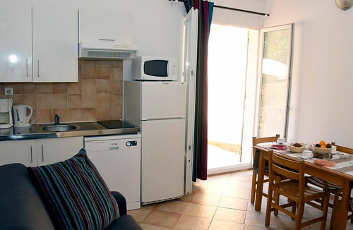 Pineto House | Cosy apartment in villa for 6 guests with pool, WIFI, A/C, TV, terrace and pets allowed