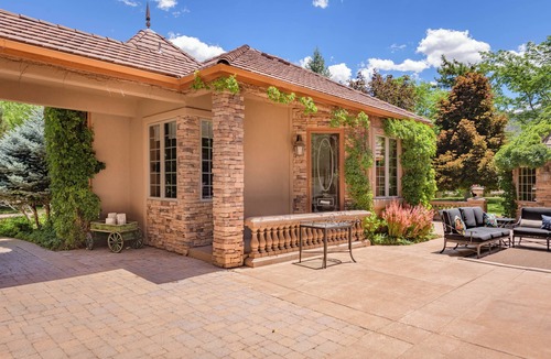 Parowan Cottage | Cottage #2 Italian Resort-Style Villa - 1.4 Acres w/Pickleball, In-ground Spa