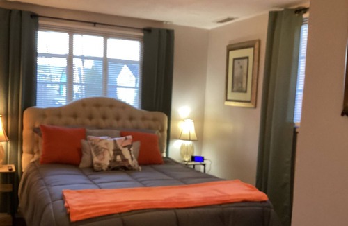 Herron Morton Cottage | Cottage Charmer 7 Mins to Downtown! One Level Living / No Stairs!
