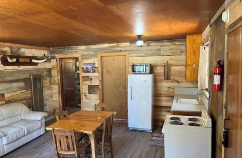 Alpine Cabin | Country cabin getaway for a crowd in the pines of Alpine AZ