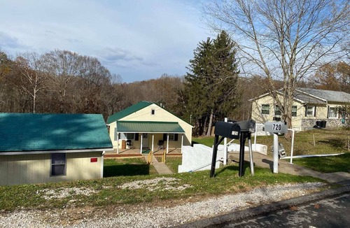 Charleston House | Country Comfy Right In Town New Remodel King/Queen