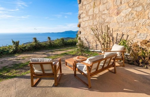 Coti-Chiavari House | Country house in Coti Chiavari