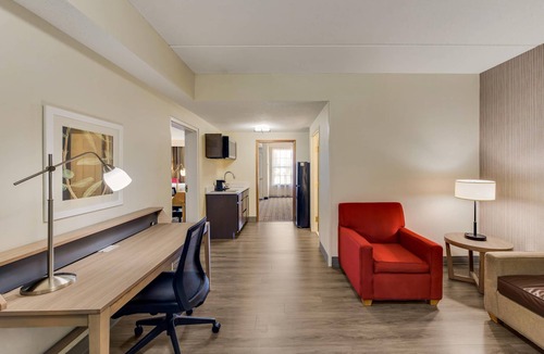 Findlay Hotel | Country Inn & Suites by Radisson, Findlay, OH