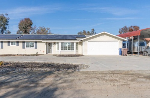 Hanford House | Country Living Retreat |Major cities