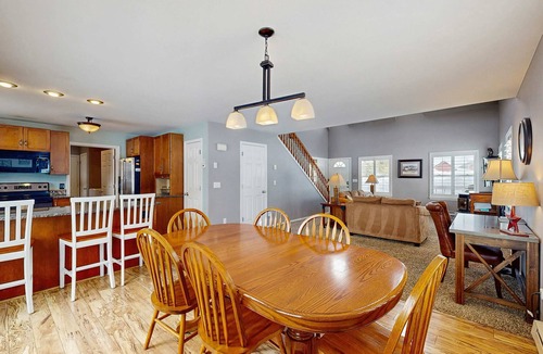 McCall House | Country McCall Retreat Deck & Mountain Views