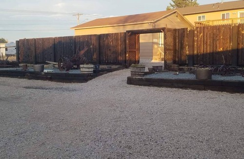 Enoch House | Country Retreat: 3-Bed Haven with Hot Tub, Yard & Minutes to Next Adventure!