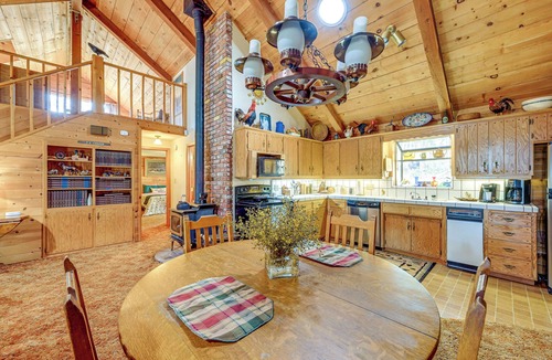 Badger Cabin | Countryside Views: Family-Friendly Badger Cabin