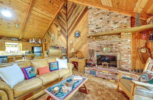 Badger Cabin | Countryside Views: Family-Friendly Badger Cabin