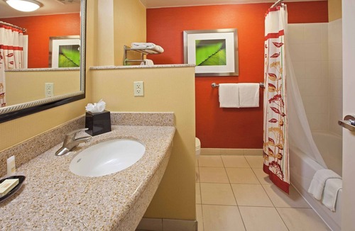 Buechel Hotel | Courtyard by Marriott Louisville Northeast