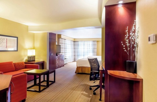 Beaumont Residential Hotel | Courtyard Lexington Keeneland/Airport