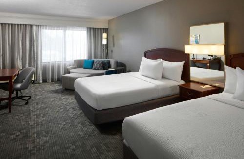 Newark Hotel | Courtyard Newark Granville